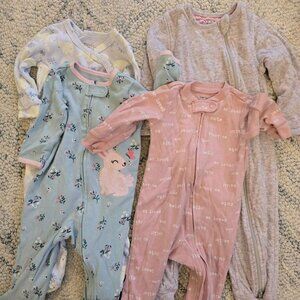 Baby sleepers / pyjamas - size 6 months